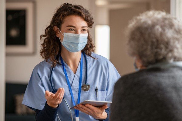 medical-healthcare-it-consulting-nh Doctor talking to patient..